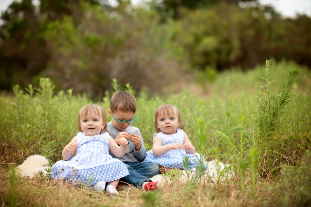 San Diego Family Photographer. Los Penasquitos Canyon. Twins, Sibllngs. 3 kids